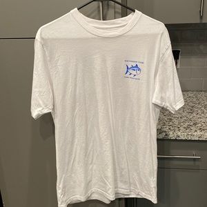 Medium White Southern Tide T-shirt.